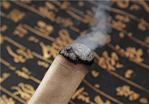 艾灸的烟味对呼吸道有害吗 艾灸的烟味对呼吸道有害吗知乎
