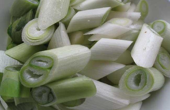 葱白的功效与作用做法,葱白的功效与作用做法及禁忌