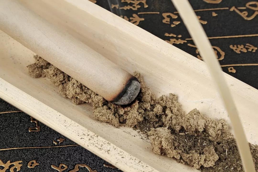 中医艾灸治疗脚气的方法